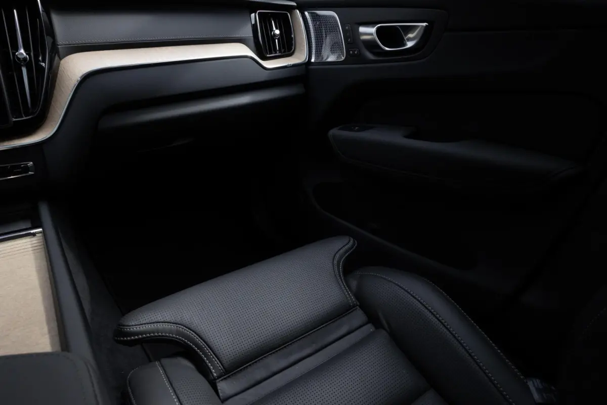T6 Plug-in hybrid AWD Ultra Dark Snel Leverbaar! Te bestellen!
