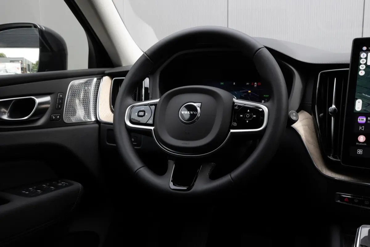 T6 Plug-in hybrid AWD Ultra Dark Snel Leverbaar! Te bestellen!