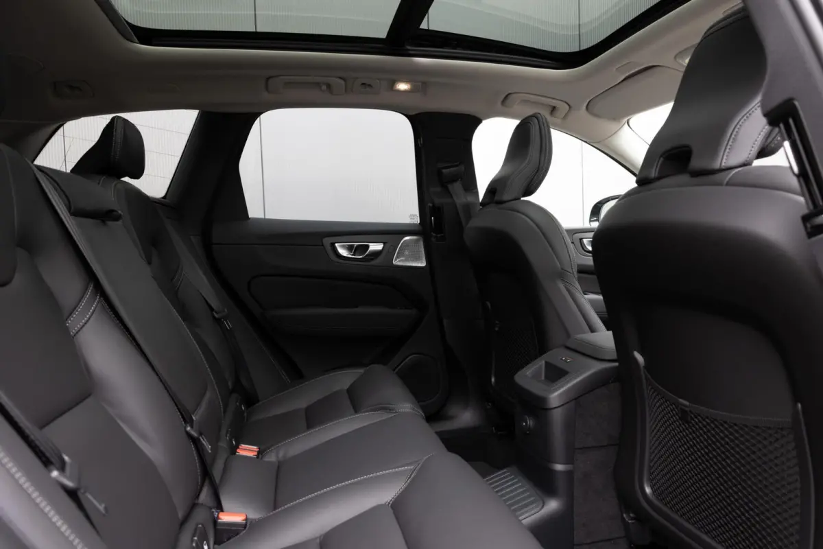 T6 Plug-in hybrid AWD Ultra Dark Snel Leverbaar! Te bestellen!