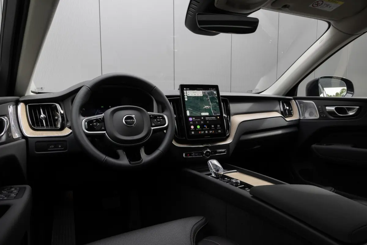 T6 Plug-in hybrid AWD Ultra Dark Snel Leverbaar! Te bestellen!