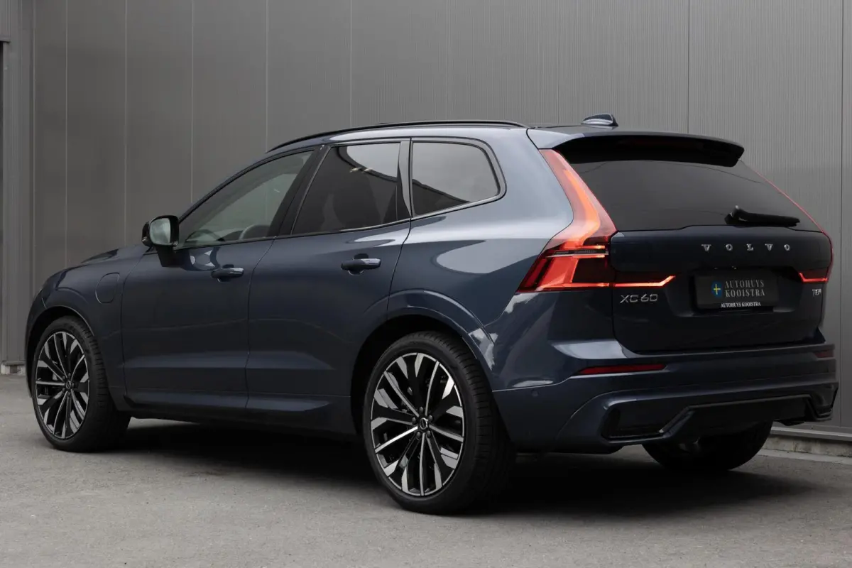 T6 Plug-in hybrid AWD Ultra Dark Snel Leverbaar! Te bestellen!