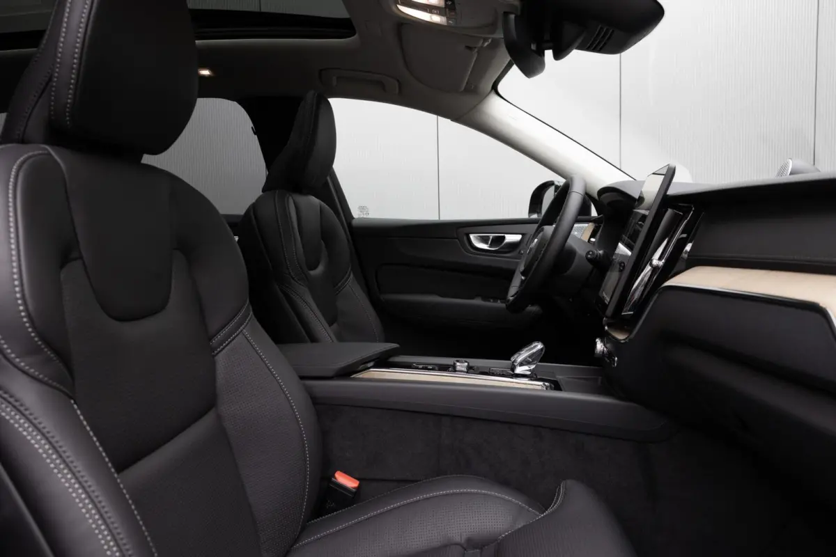 T6 Plug-in hybrid AWD Ultra Dark Snel Leverbaar! Te bestellen!