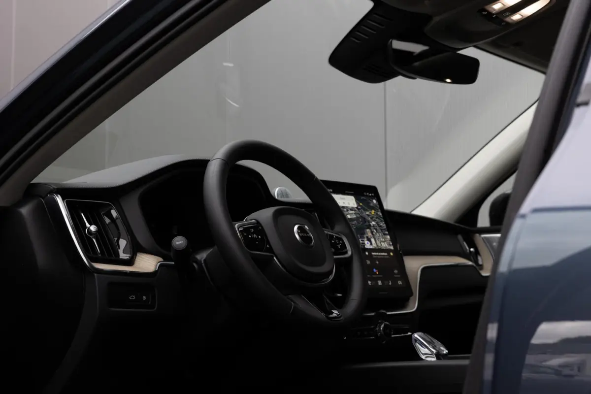 T6 Plug-in hybrid AWD Ultra Dark Snel Leverbaar! Te bestellen!