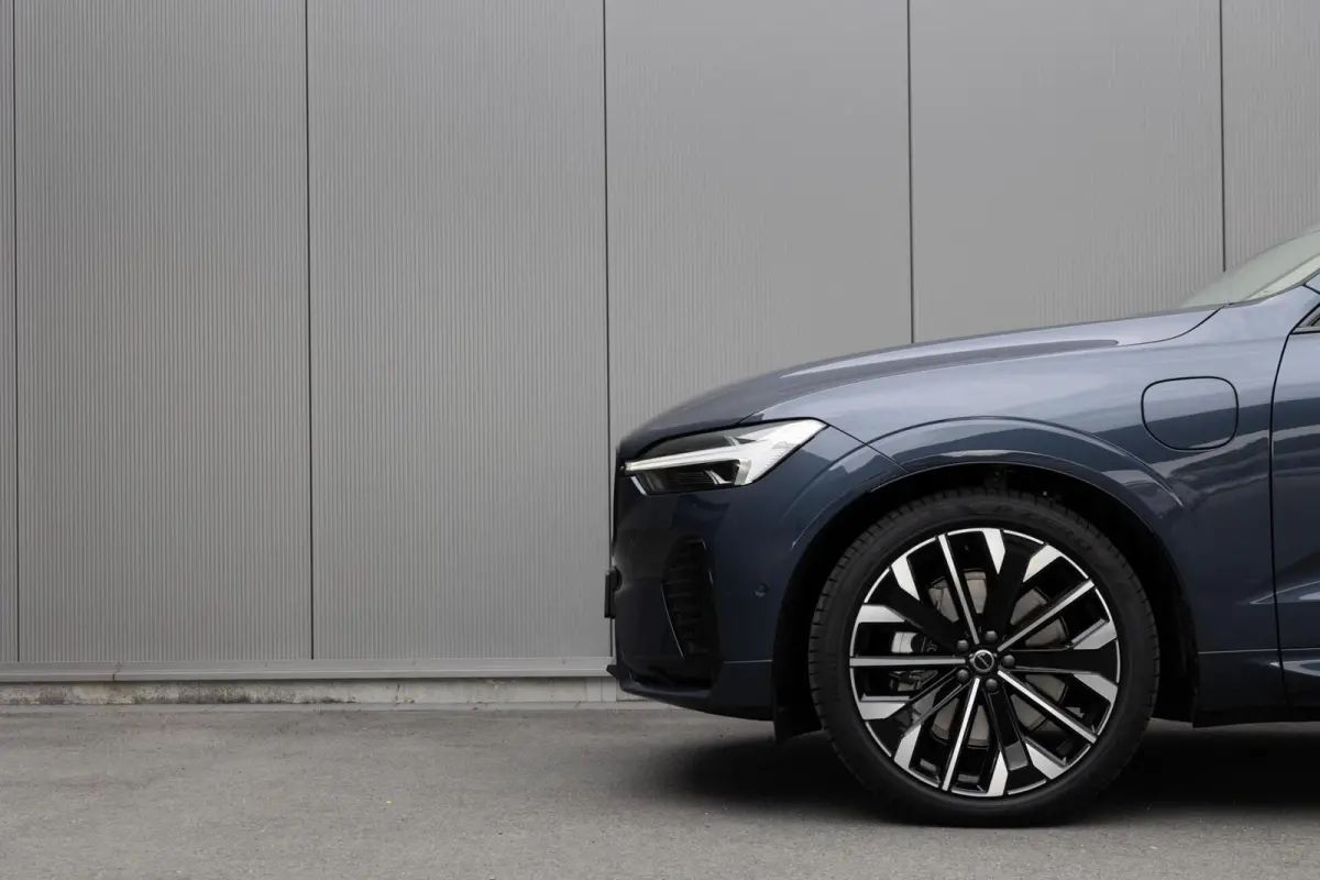 T6 Plug-in hybrid AWD Ultra Dark Snel Leverbaar! Te bestellen!