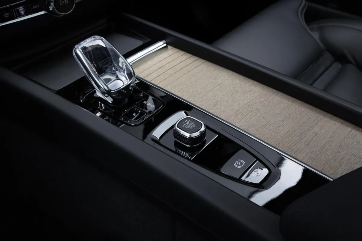 T6 Plug-in hybrid AWD Ultra Dark Snel Leverbaar! Te bestellen!