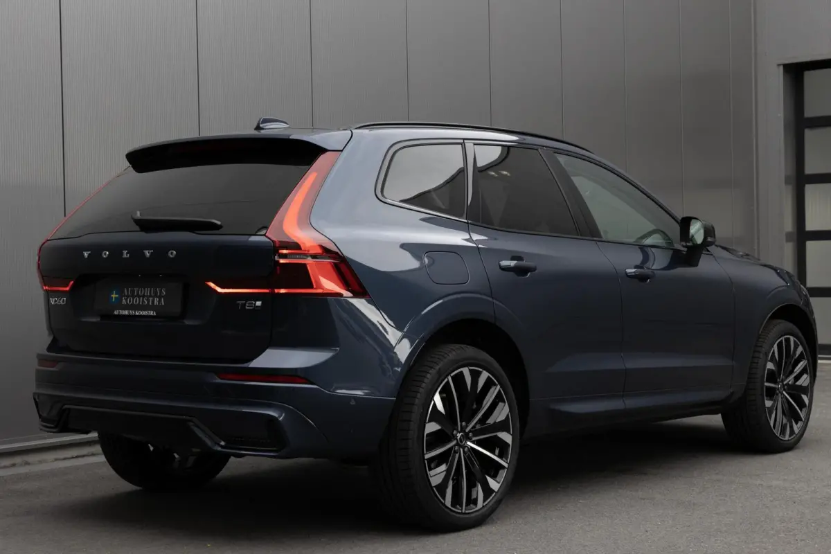 T6 Plug-in hybrid AWD Ultra Dark Snel Leverbaar! Te bestellen!