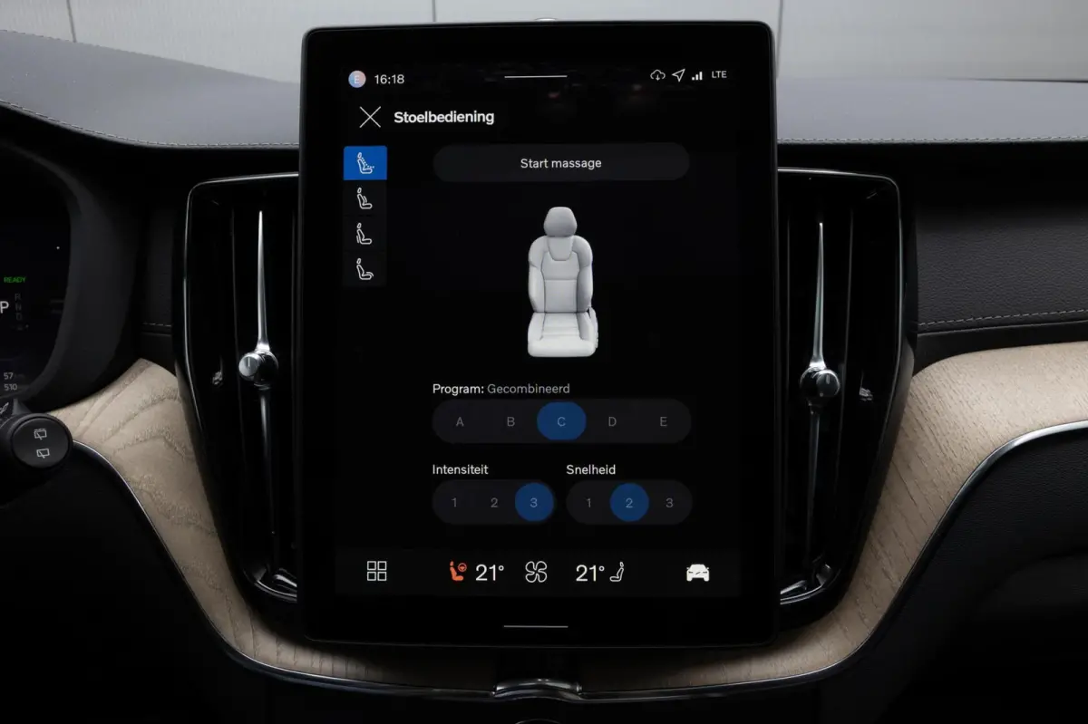 T6 Plug-in hybrid AWD Ultra Dark Snel Leverbaar! Te bestellen!
