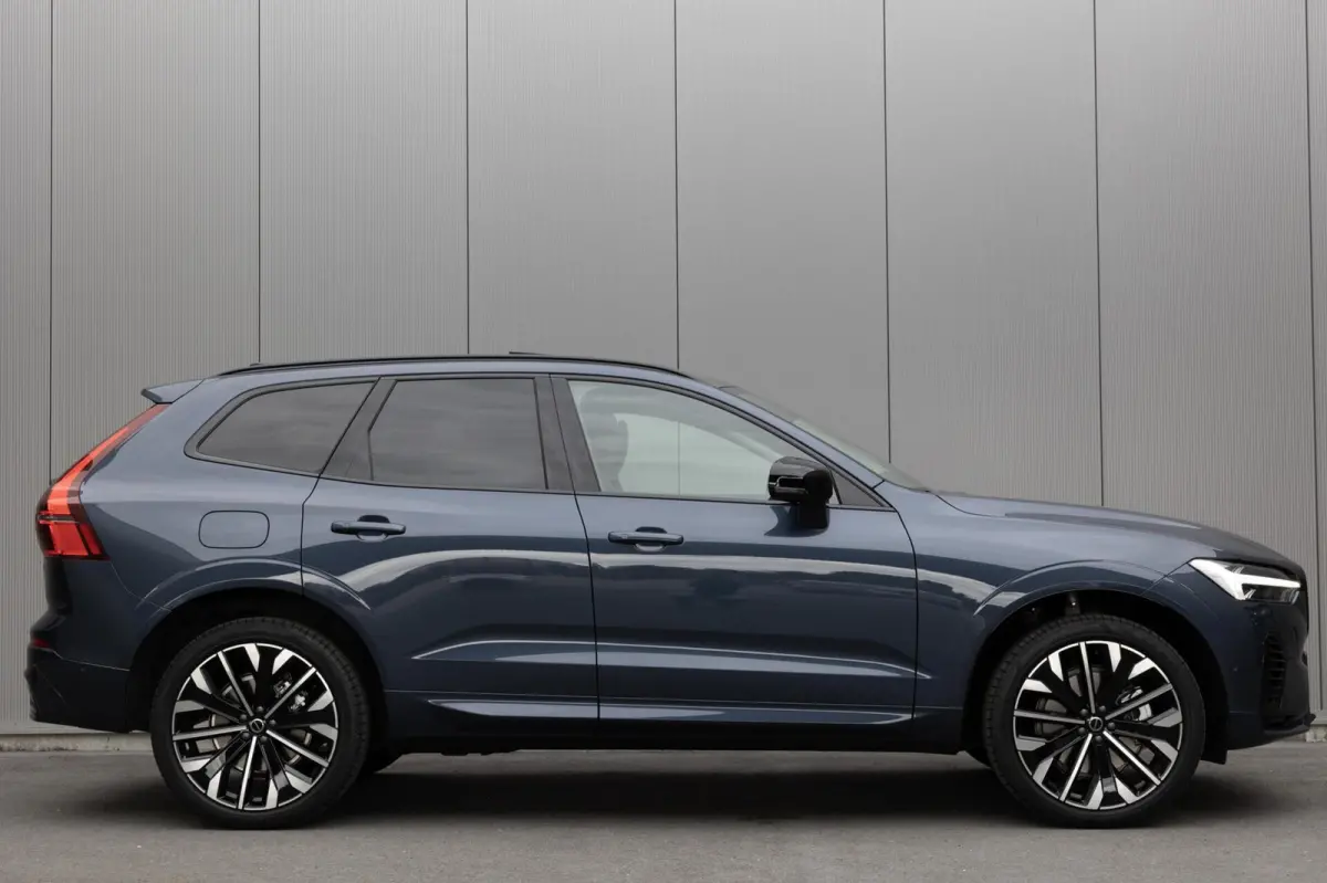 T6 Plug-in hybrid AWD Ultra Dark Snel Leverbaar! Te bestellen!