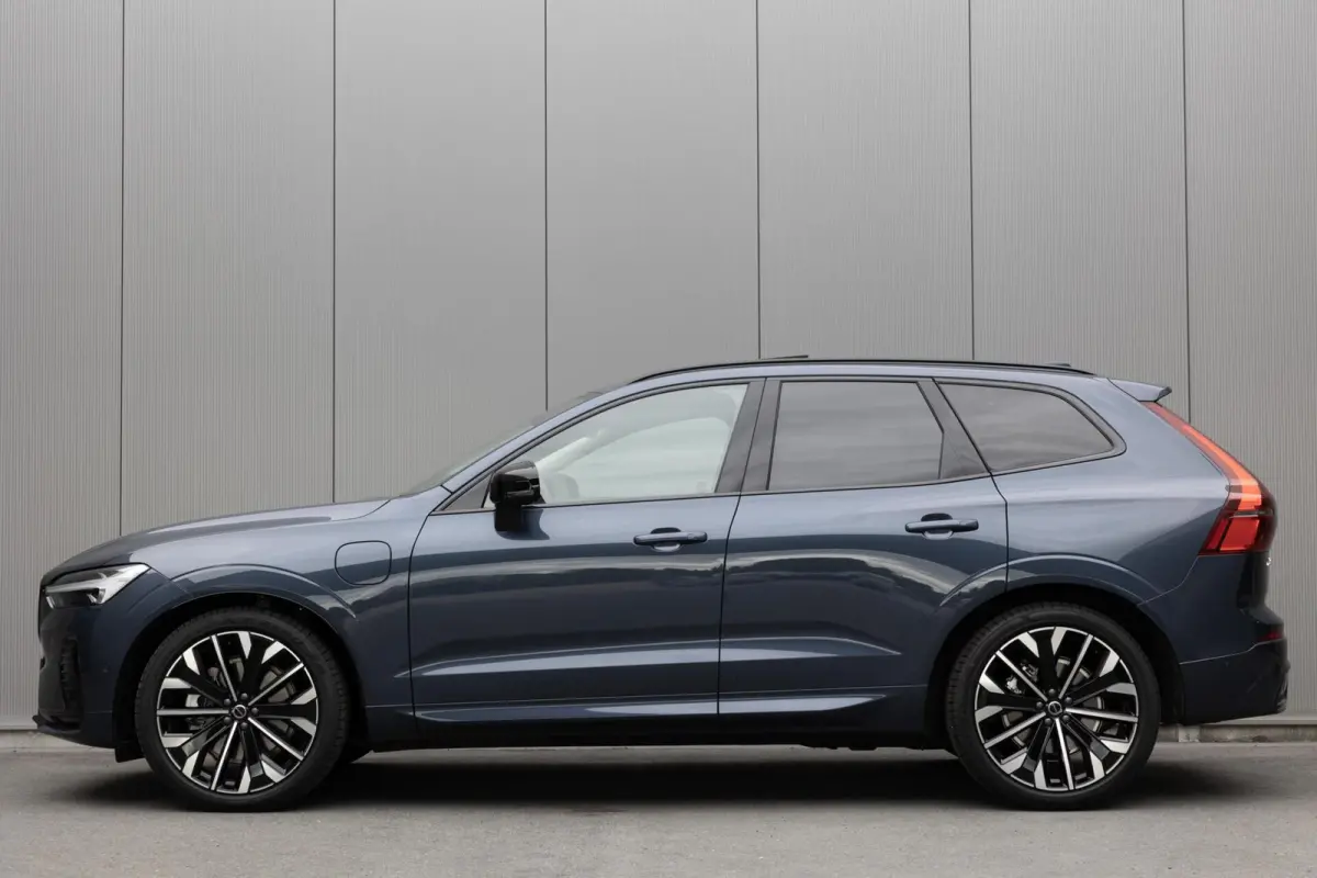 T6 Plug-in hybrid AWD Ultra Dark Snel Leverbaar! Te bestellen!