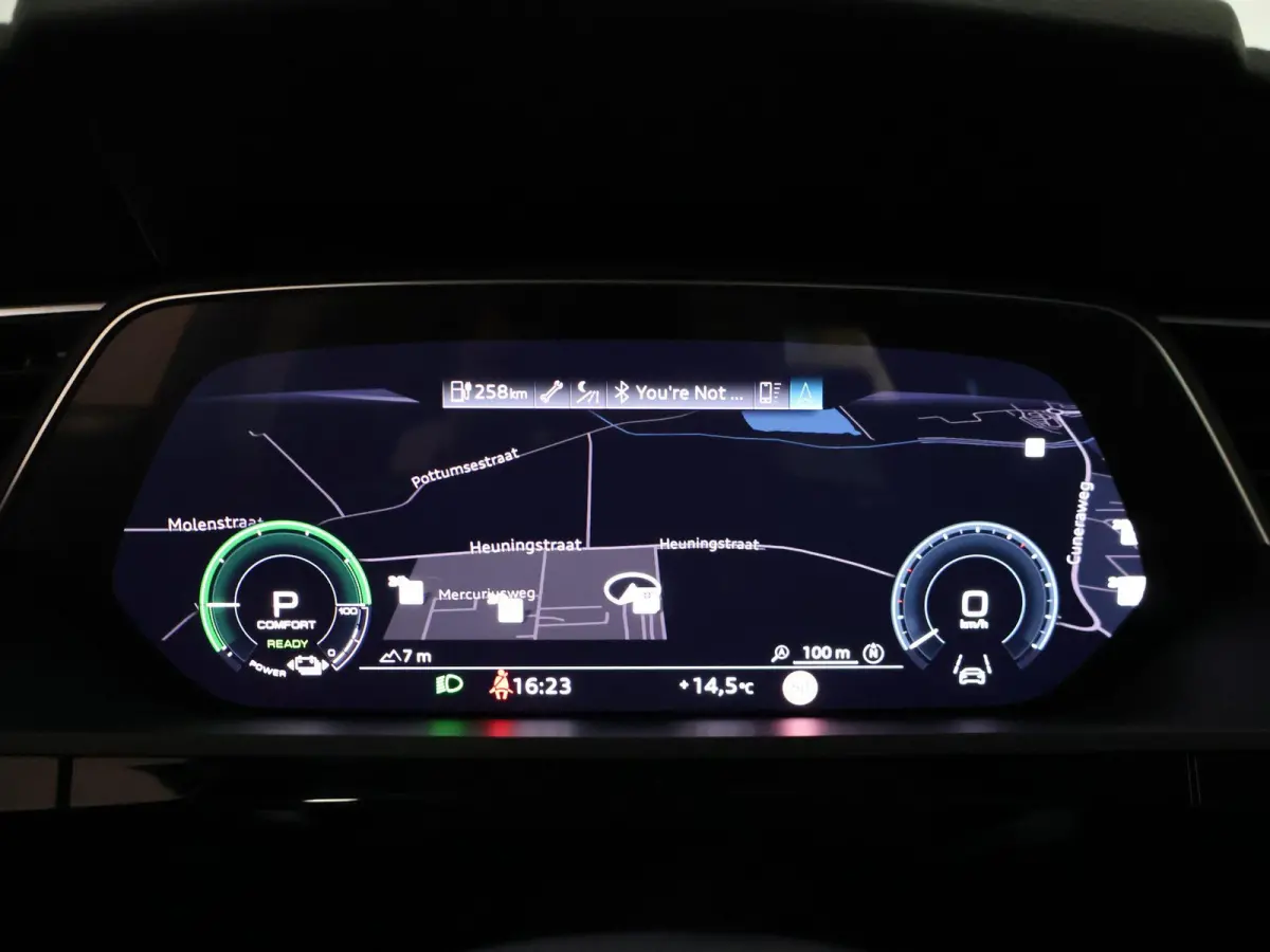 55 QUATTRO 95 kWh + TREKHAAK | NACHTZICHT 92% SOH| LUCHTVERING | HEAD-UP | ADAPTIVE CRUISE CONTROL