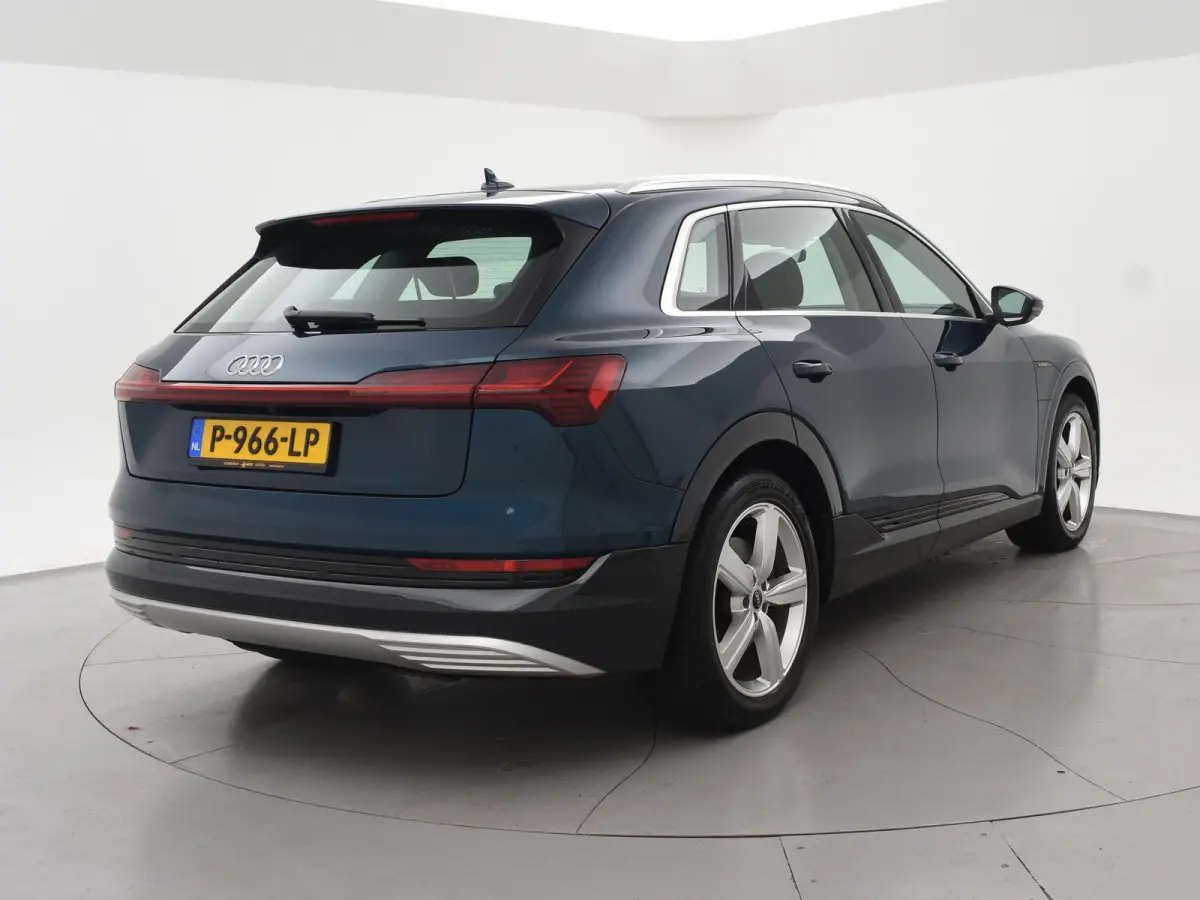 55 QUATTRO 95 kWh + TREKHAAK | NACHTZICHT 92% SOH| LUCHTVERING | HEAD-UP | ADAPTIVE CRUISE CONTROL