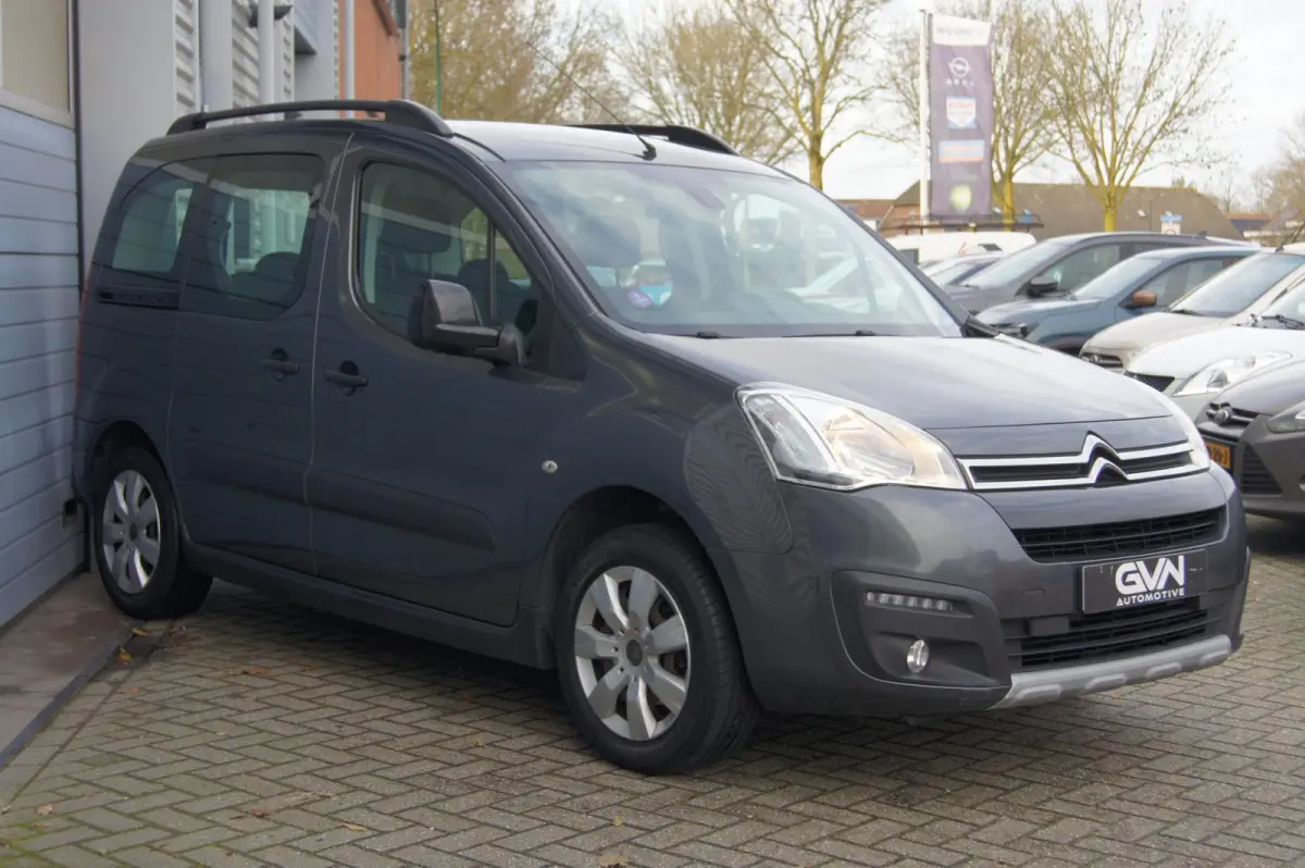 1.2 PureTech 110 | Autom. Airco | Cruise | PDC | 16” | Gris Shark | 3 zitplaatsen | 12 MND GARANTIE
