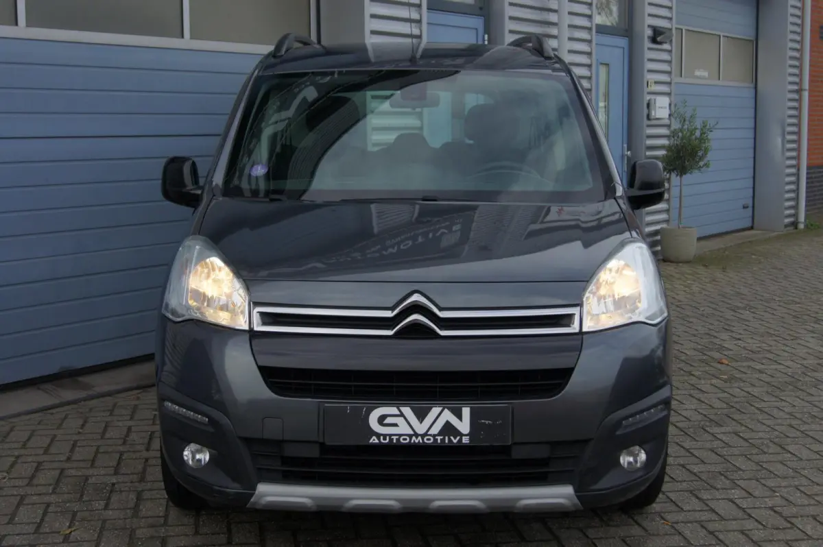 1.2 PureTech 110 | Autom. Airco | Cruise | PDC | 16” | Gris Shark | 3 zitplaatsen | 12 MND GARANTIE