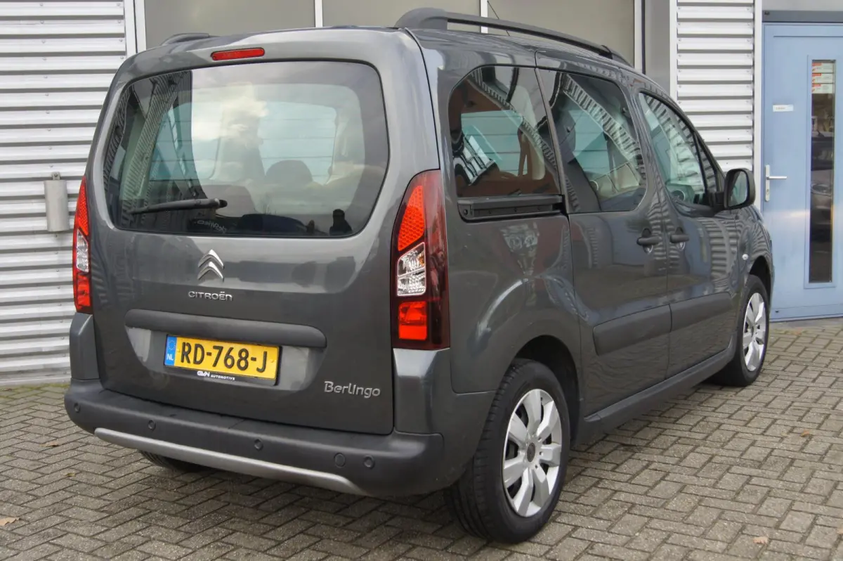 1.2 PureTech 110 | Autom. Airco | Cruise | PDC | 16” | Gris Shark | 3 zitplaatsen | 12 MND GARANTIE