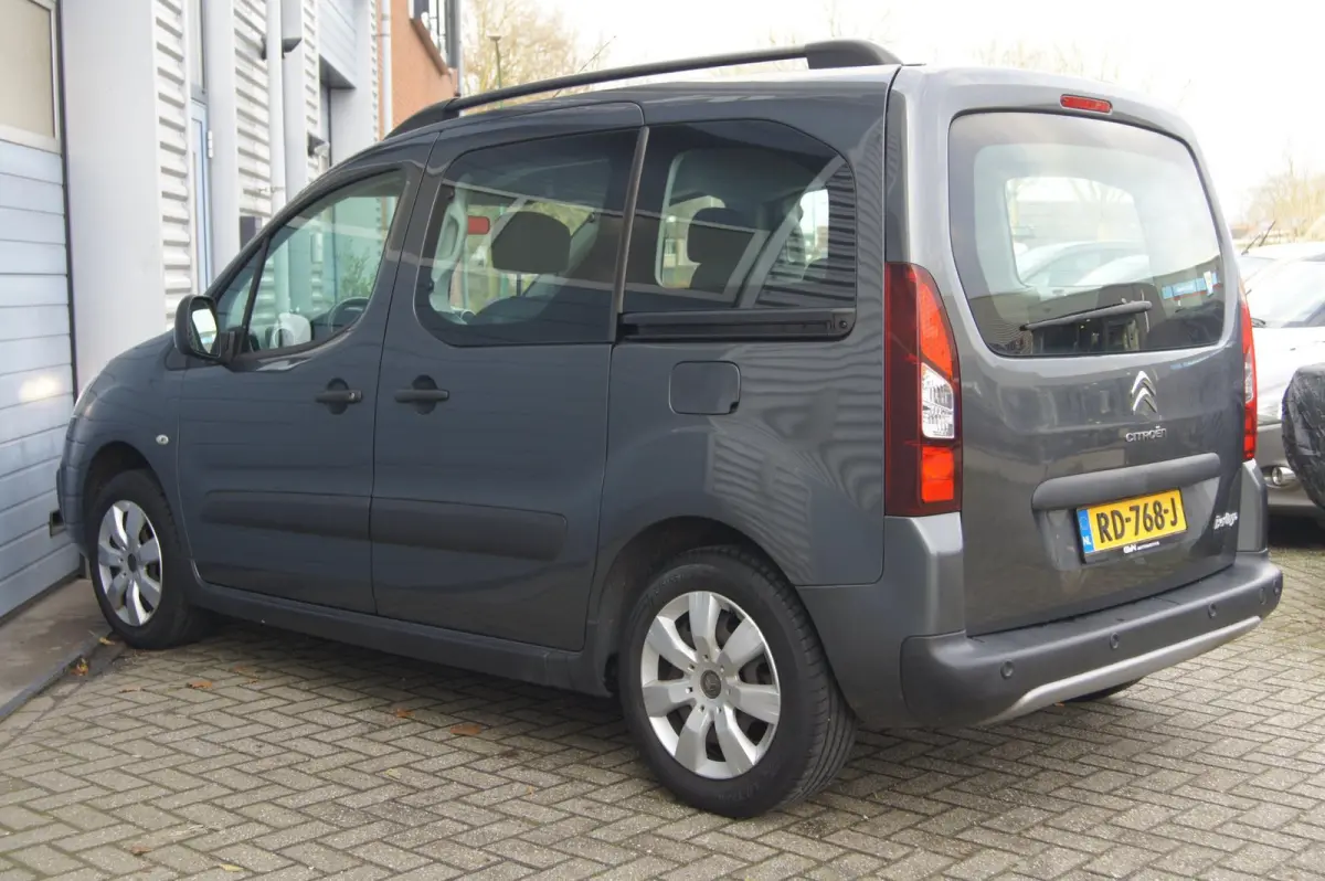 1.2 PureTech 110 | Autom. Airco | Cruise | PDC | 16” | Gris Shark | 3 zitplaatsen | 12 MND GARANTIE
