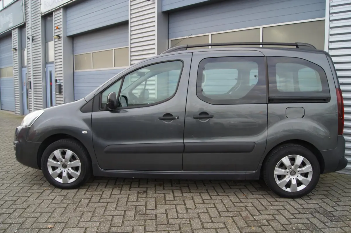 1.2 PureTech 110 | Autom. Airco | Cruise | PDC | 16” | Gris Shark | 3 zitplaatsen | 12 MND GARANTIE