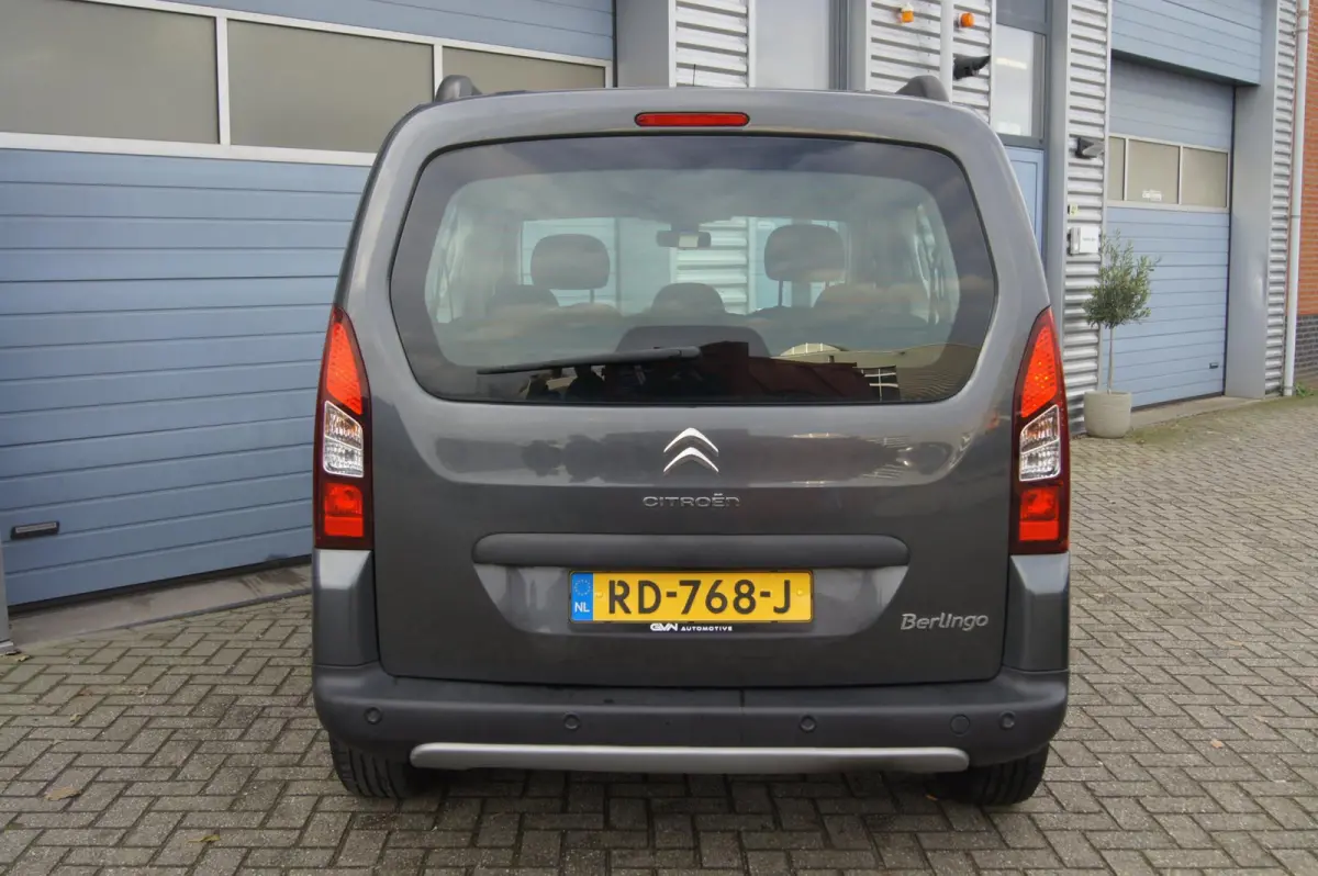 1.2 PureTech 110 | Autom. Airco | Cruise | PDC | 16” | Gris Shark | 3 zitplaatsen | 12 MND GARANTIE