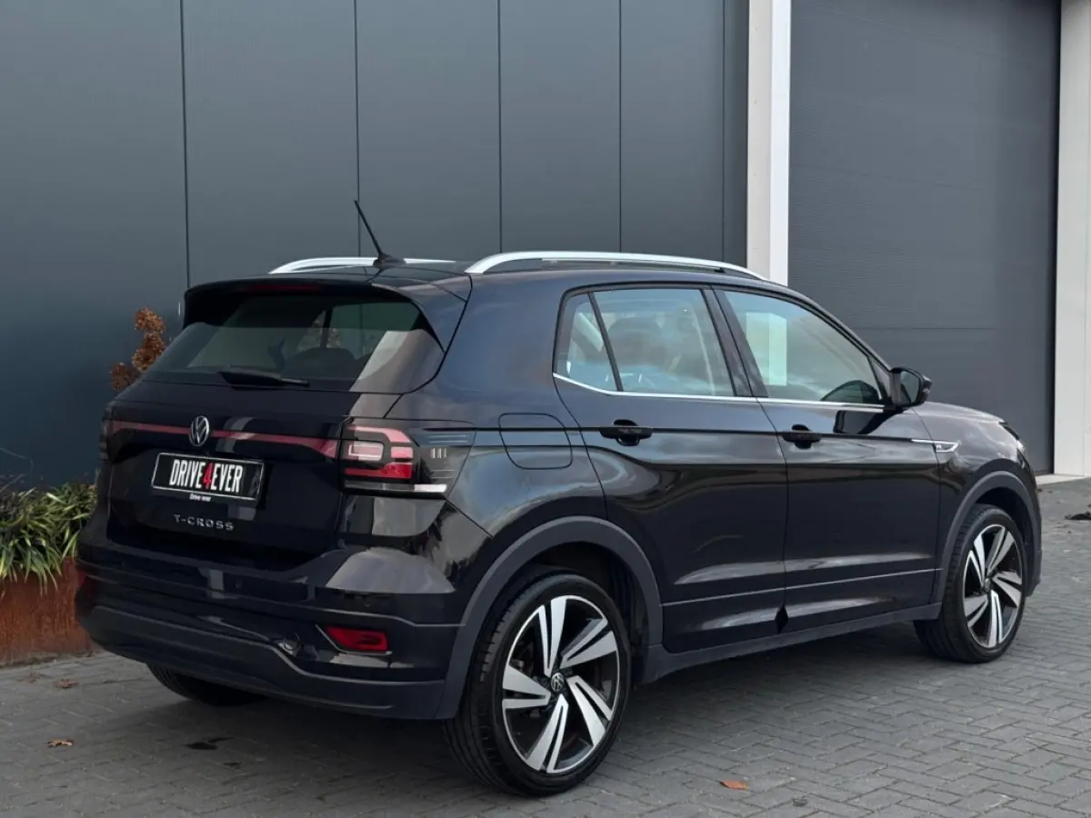 1.0 TSI R-Line m24 FULL CLIMATE ACC APPLE CARPLAY LED SPORTVELGE