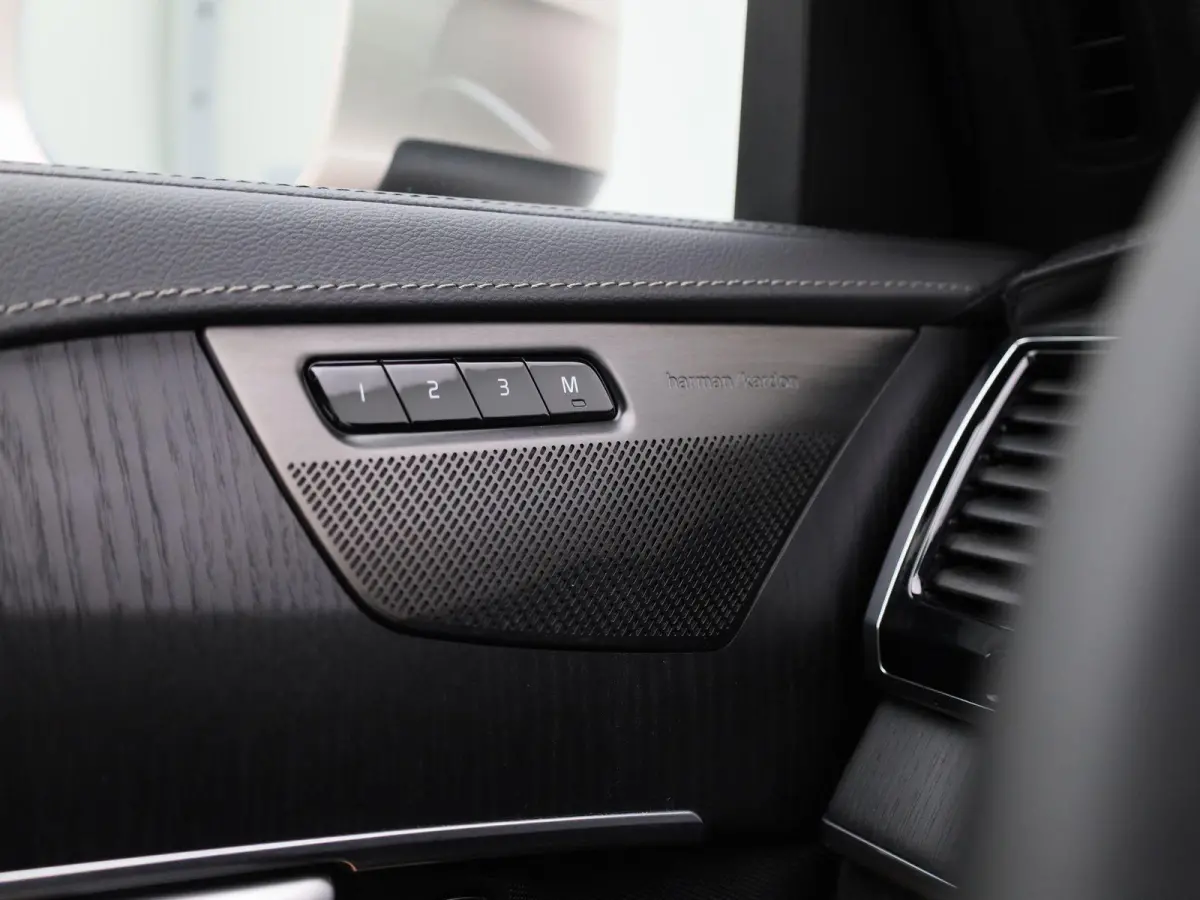 2.0 T8 4WD Ultimate Bright Aut. | HEAD-UP | PANO-SCHUIFDAK | STOELVERWARMING & VERKOELING | CAMERA | HARMAN/KARDON | LEER | GOOGLE NAVIGATIE | 7-PERSOONS |