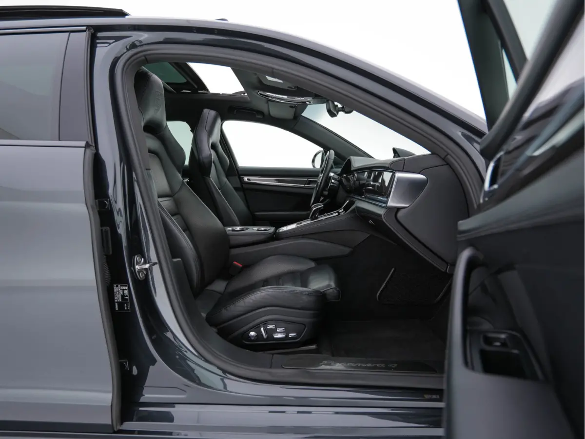 2.9 4 E-Hybrid (Plug-In) Aut. *PANO | LEATHER | NAVI-FULLMAP | AIR-SUSPENSION | KEYLESS | BOSE-SURROUND | SOFT-CLOSE | ADAPT-CRUISE | SURROUND-VIEW | DAB | MEMORY-PACK | CARPLAY | SPORT-SEAT