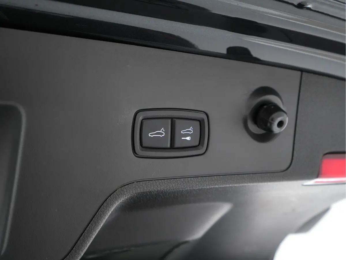 2.9 4 E-Hybrid (Plug-In) Aut. *PANO | LEATHER | NAVI-FULLMAP | AIR-SUSPENSION | KEYLESS | BOSE-SURROUND | SOFT-CLOSE | ADAPT-CRUISE | SURROUND-VIEW | DAB | MEMORY-PACK | CARPLAY | SPORT-SEAT