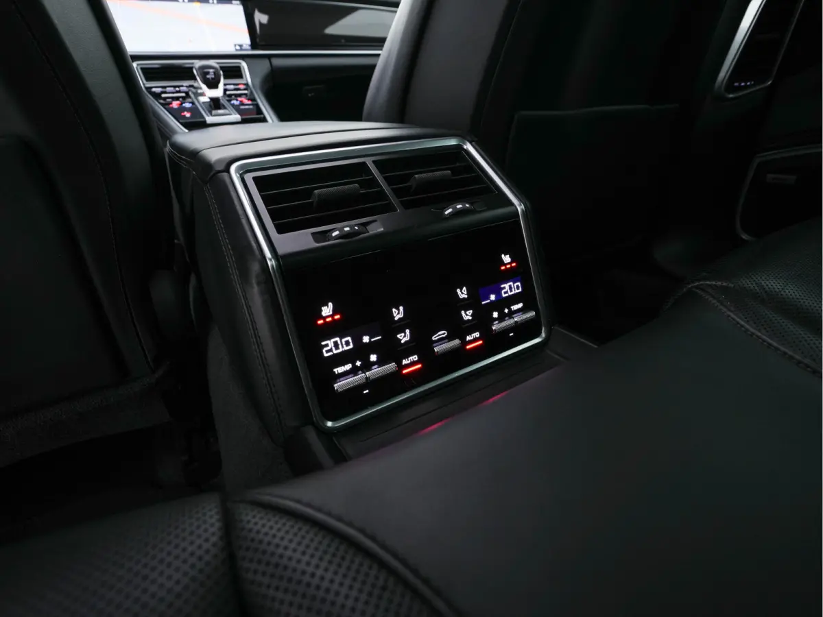 2.9 4 E-Hybrid (Plug-In) Aut. *PANO | LEATHER | NAVI-FULLMAP | AIR-SUSPENSION | KEYLESS | BOSE-SURROUND | SOFT-CLOSE | ADAPT-CRUISE | SURROUND-VIEW | DAB | MEMORY-PACK | CARPLAY | SPORT-SEAT