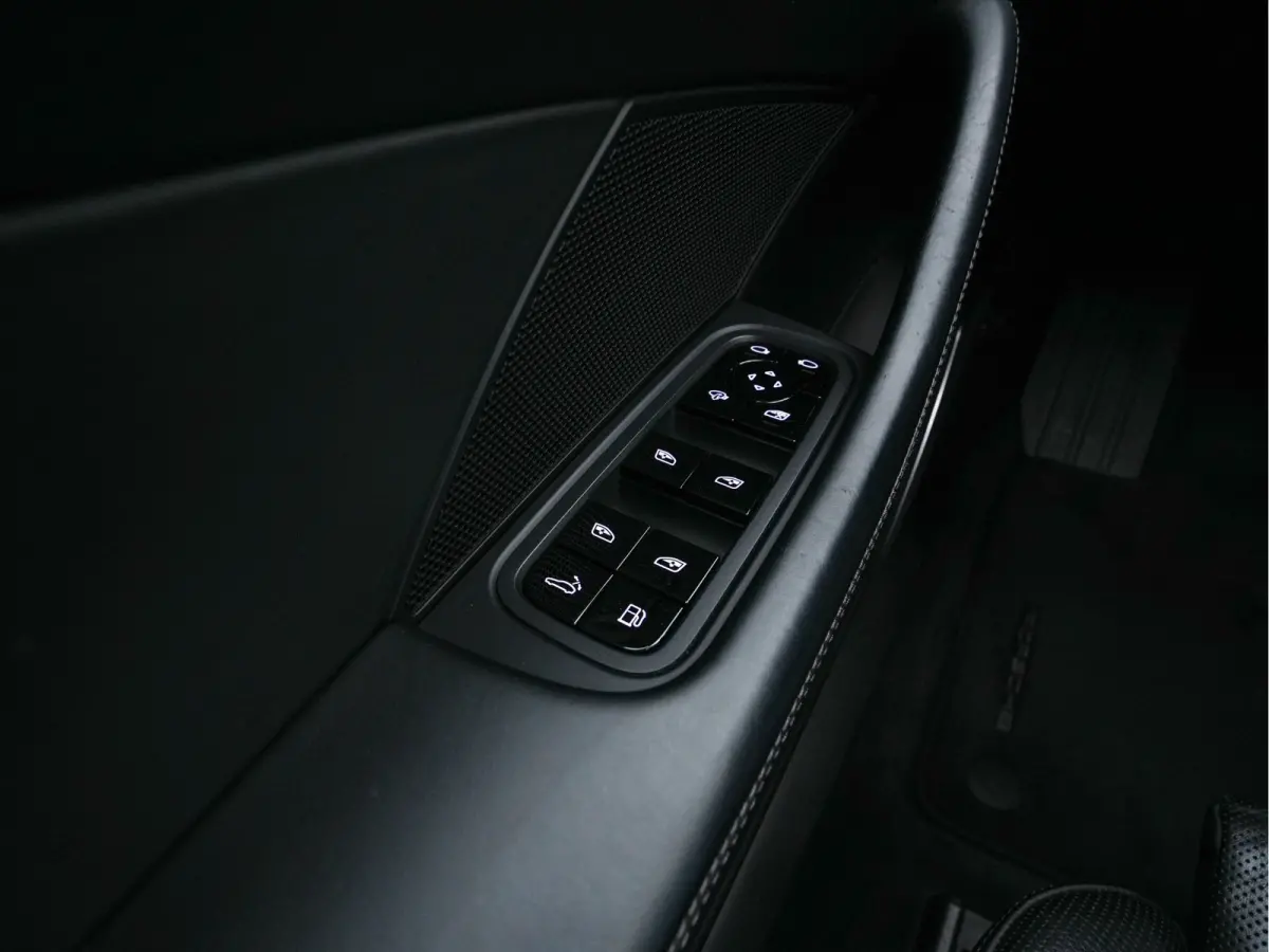 2.9 4 E-Hybrid (Plug-In) Aut. *PANO | LEATHER | NAVI-FULLMAP | AIR-SUSPENSION | KEYLESS | BOSE-SURROUND | SOFT-CLOSE | ADAPT-CRUISE | SURROUND-VIEW | DAB | MEMORY-PACK | CARPLAY | SPORT-SEAT