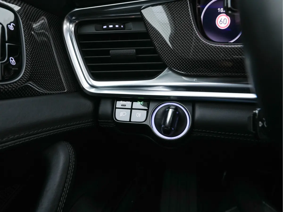 2.9 4 E-Hybrid (Plug-In) Aut. *PANO | LEATHER | NAVI-FULLMAP | AIR-SUSPENSION | KEYLESS | BOSE-SURROUND | SOFT-CLOSE | ADAPT-CRUISE | SURROUND-VIEW | DAB | MEMORY-PACK | CARPLAY | SPORT-SEAT