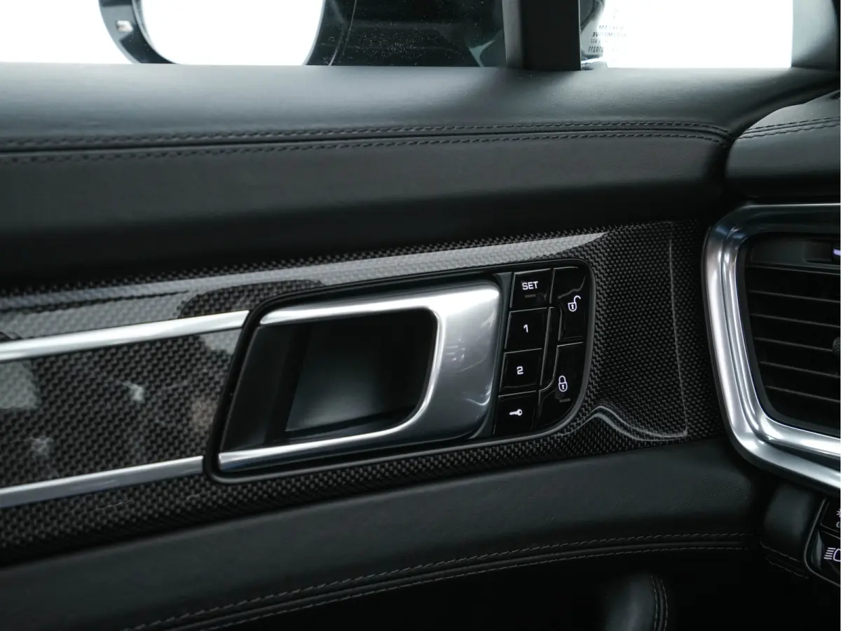 2.9 4 E-Hybrid (Plug-In) Aut. *PANO | LEATHER | NAVI-FULLMAP | AIR-SUSPENSION | KEYLESS | BOSE-SURROUND | SOFT-CLOSE | ADAPT-CRUISE | SURROUND-VIEW | DAB | MEMORY-PACK | CARPLAY | SPORT-SEAT
