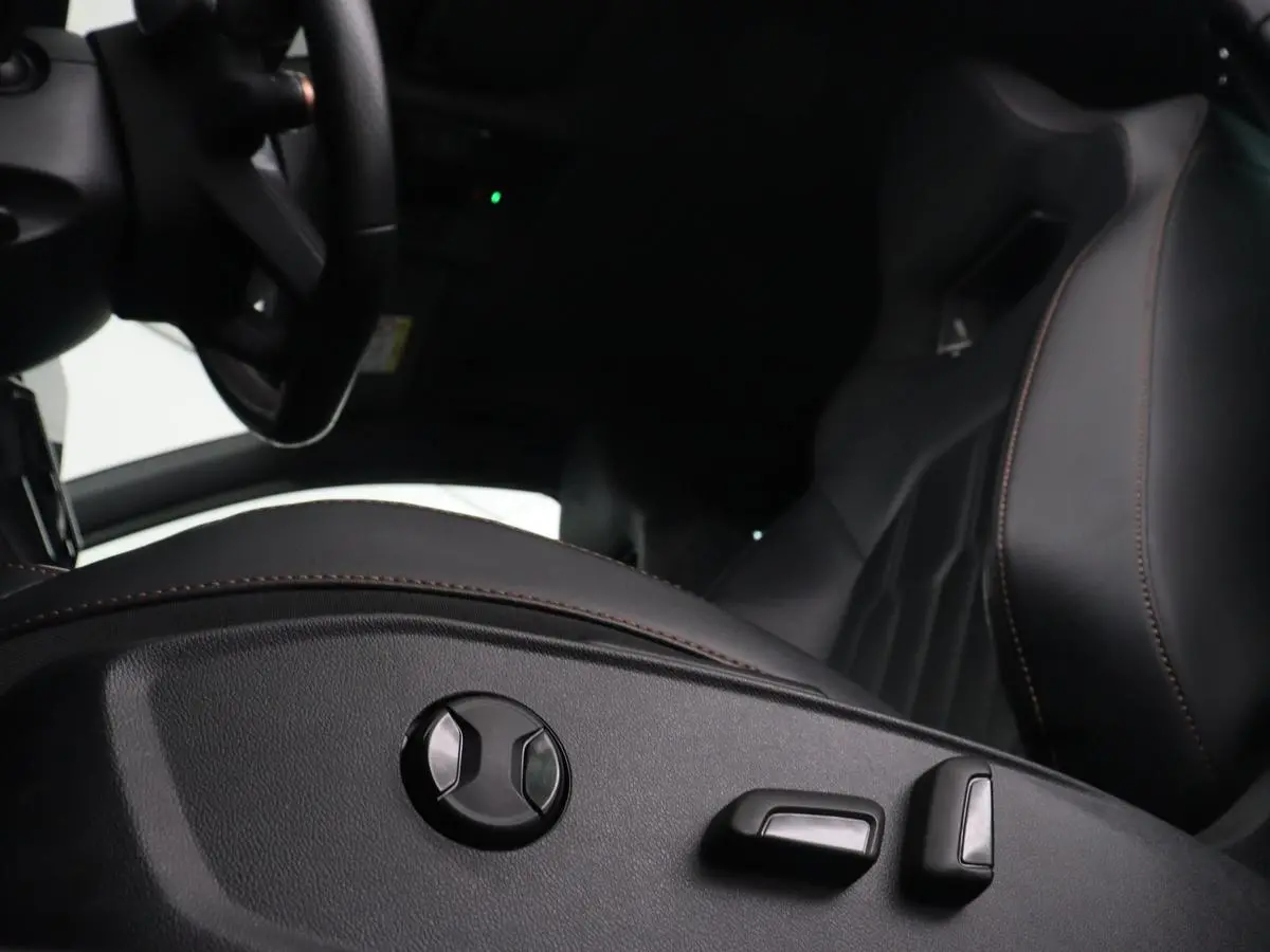 1.4 eHybrid VZ | 245pk | Leder | Stoelverwarming | Camera | Carplay | Memory | Sfeerverlichting | Navigatie | Adaptive cruise | Keyless | Sportstoelen | Full LED | 19'' | PHEV | Plug In