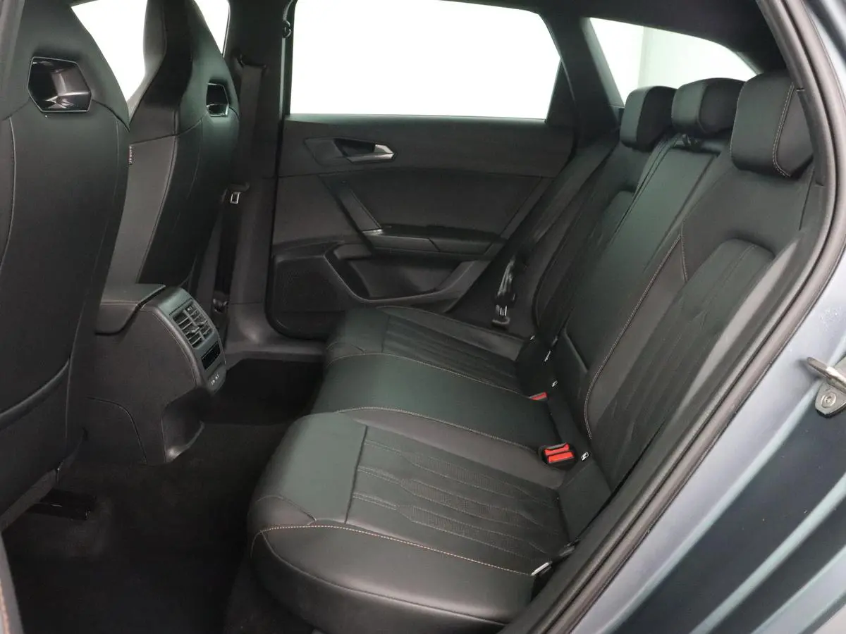1.4 eHybrid VZ | 245pk | Leder | Stoelverwarming | Camera | Carplay | Memory | Sfeerverlichting | Navigatie | Adaptive cruise | Keyless | Sportstoelen | Full LED | 19'' | PHEV | Plug In