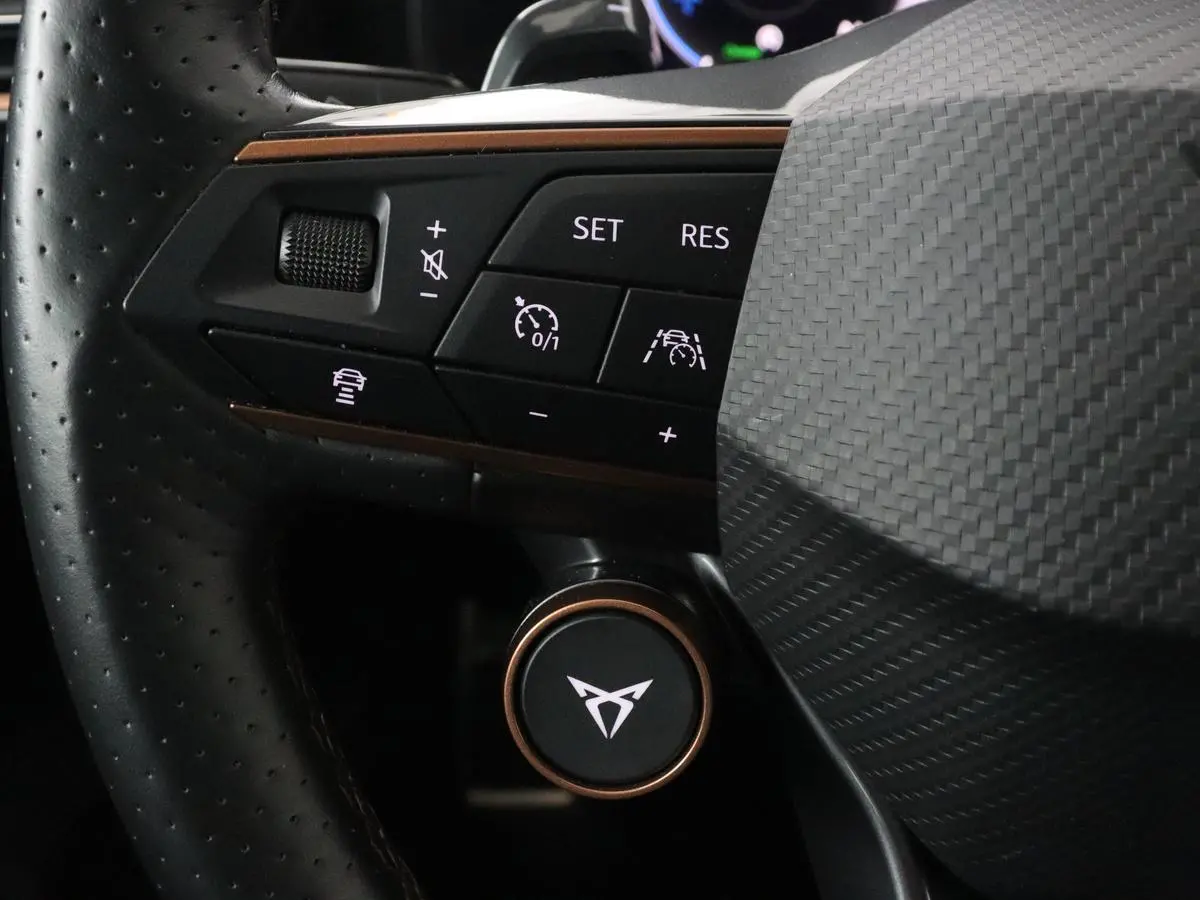 1.4 eHybrid VZ | 245pk | Leder | Stoelverwarming | Camera | Carplay | Memory | Sfeerverlichting | Navigatie | Adaptive cruise | Keyless | Sportstoelen | Full LED | 19'' | PHEV | Plug In