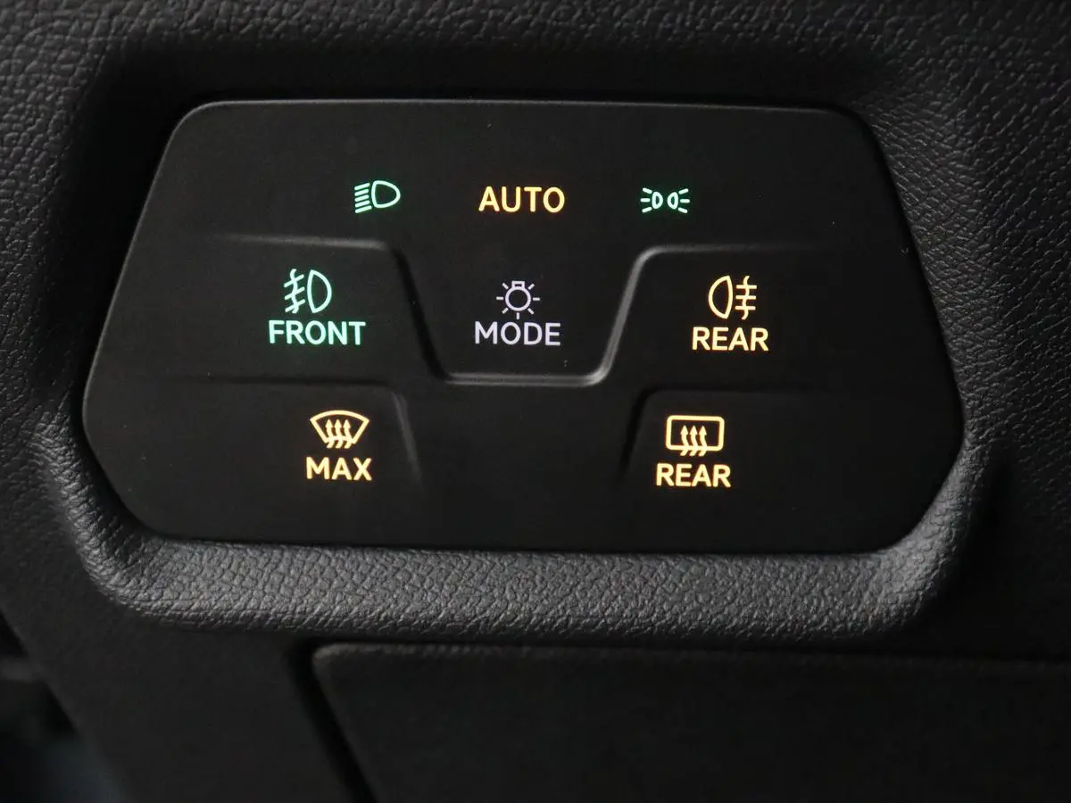 1.4 eHybrid VZ | 245pk | Leder | Stoelverwarming | Camera | Carplay | Memory | Sfeerverlichting | Navigatie | Adaptive cruise | Keyless | Sportstoelen | Full LED | 19'' | PHEV | Plug In