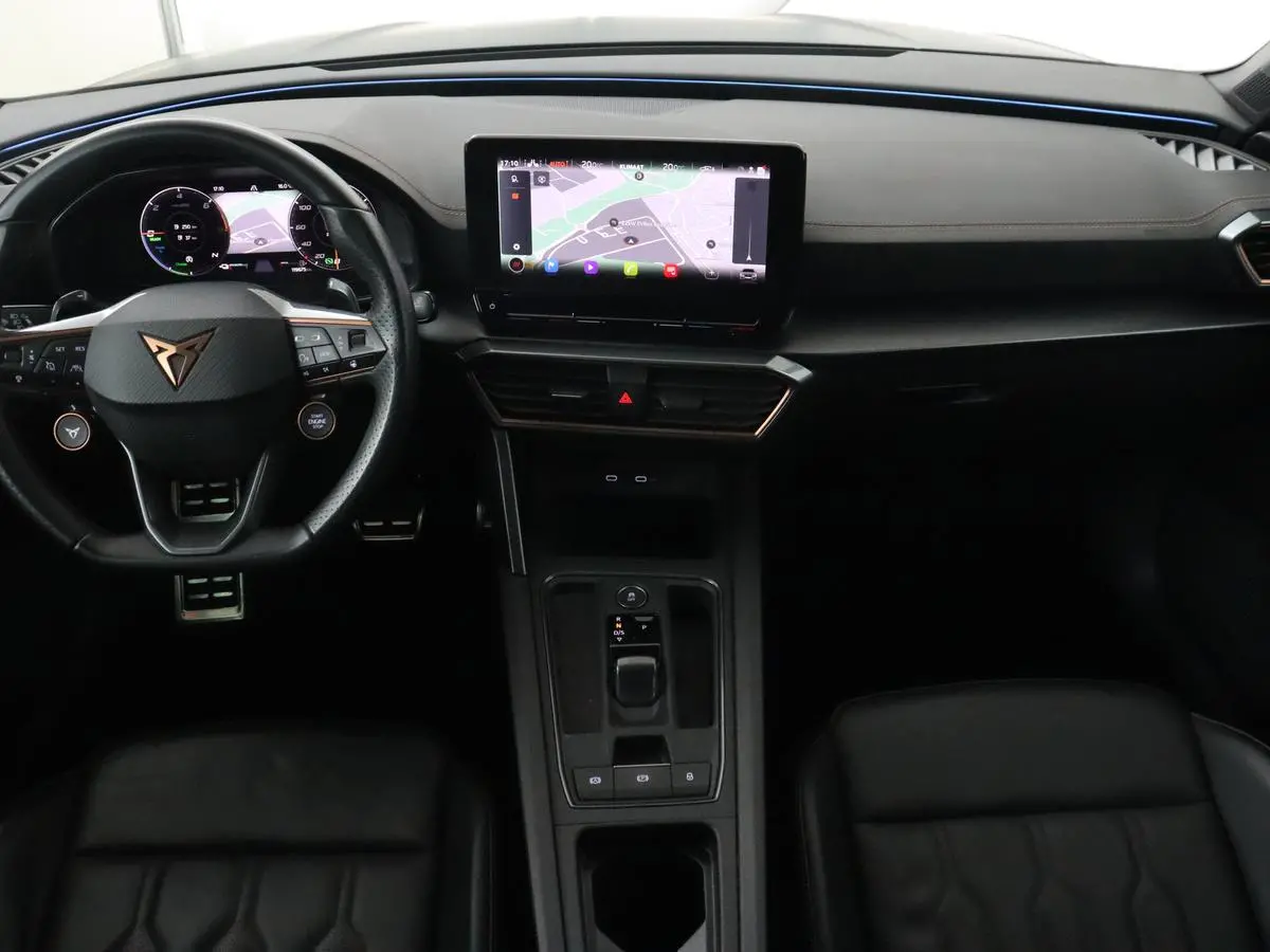 1.4 eHybrid VZ | 245pk | Leder | Stoelverwarming | Camera | Carplay | Memory | Sfeerverlichting | Navigatie | Adaptive cruise | Keyless | Sportstoelen | Full LED | 19'' | PHEV | Plug In