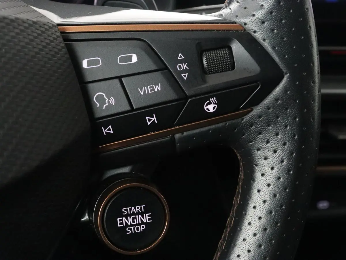 1.4 eHybrid VZ | 245pk | Leder | Stoelverwarming | Camera | Carplay | Memory | Sfeerverlichting | Navigatie | Adaptive cruise | Keyless | Sportstoelen | Full LED | 19'' | PHEV | Plug In