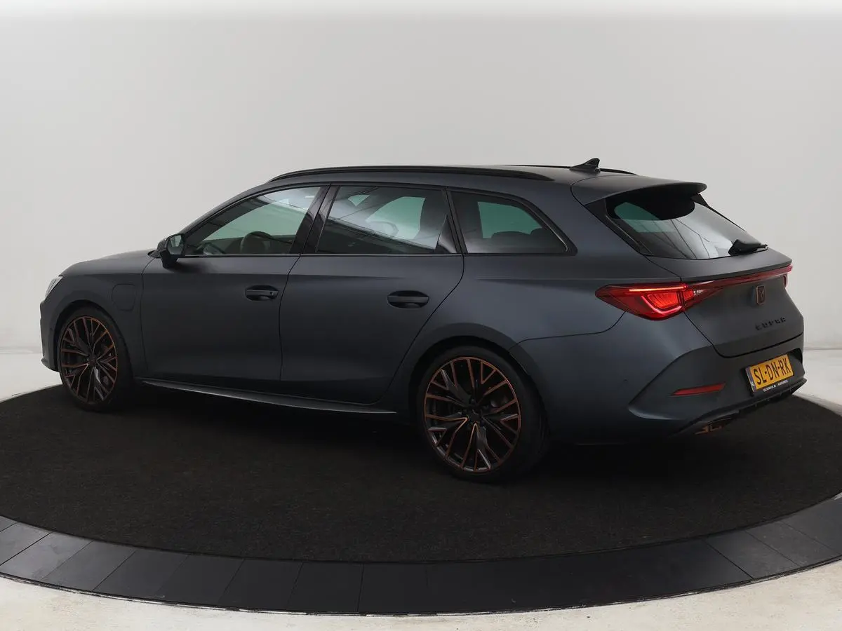 1.4 eHybrid VZ | 245pk | Leder | Stoelverwarming | Camera | Carplay | Memory | Sfeerverlichting | Navigatie | Adaptive cruise | Keyless | Sportstoelen | Full LED | 19'' | PHEV | Plug In