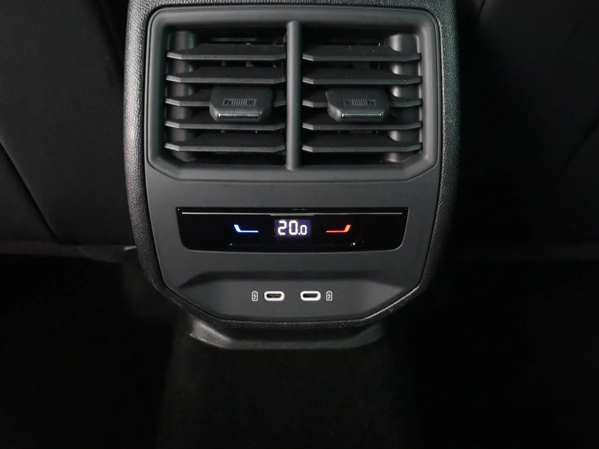 1.4 eHybrid VZ | 245pk | Leder | Stoelverwarming | Camera | Carplay | Memory | Sfeerverlichting | Navigatie | Adaptive cruise | Keyless | Sportstoelen | Full LED | 19'' | PHEV | Plug In