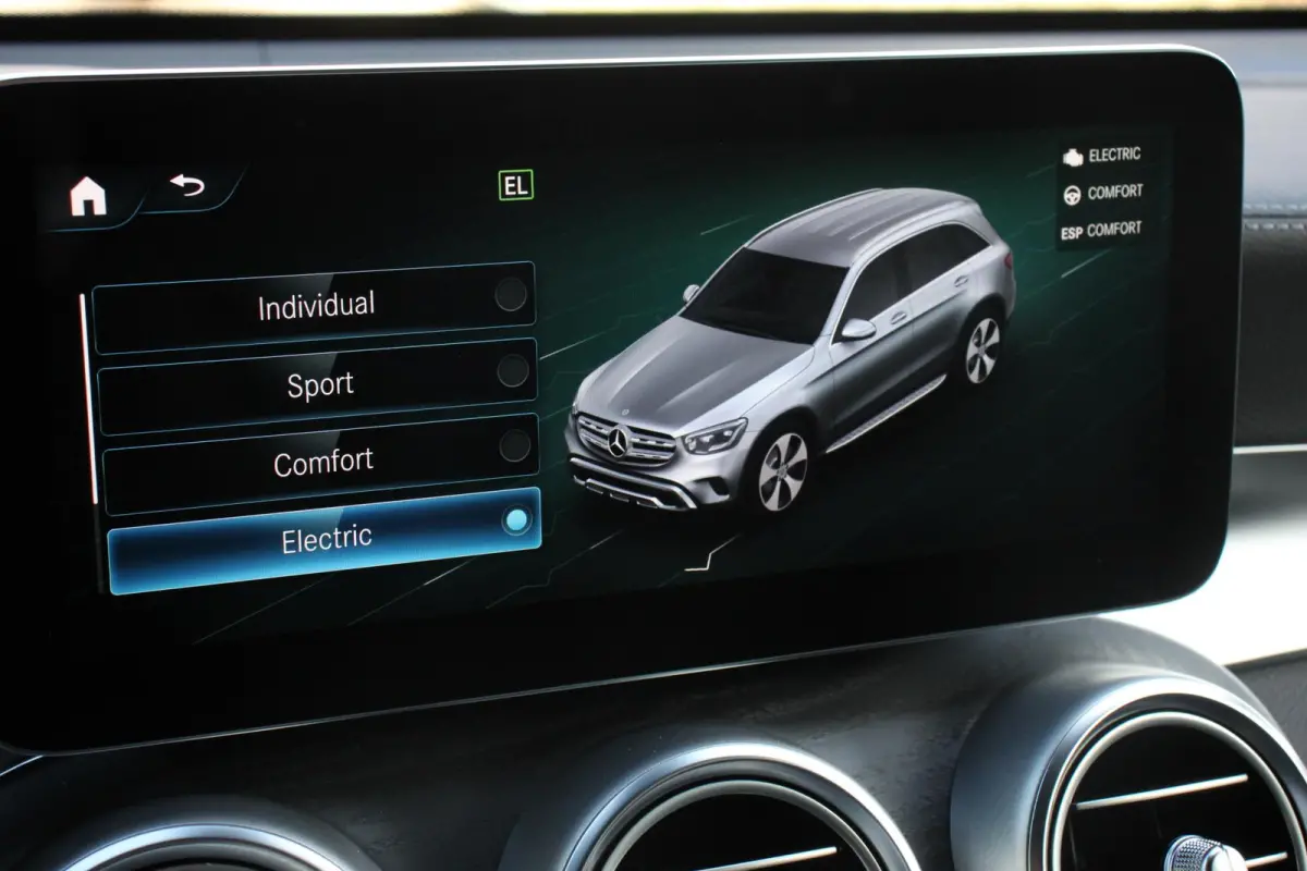 4-MATIC Business AMG Night Pack Full LED Trekhaak Navigatie Parkeersensoren Camera MBUX Cruise control Climate control