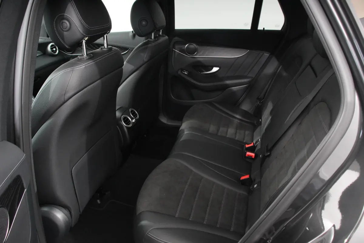 4-MATIC Business AMG Night Pack Full LED Trekhaak Navigatie Parkeersensoren Camera MBUX Cruise control Climate control