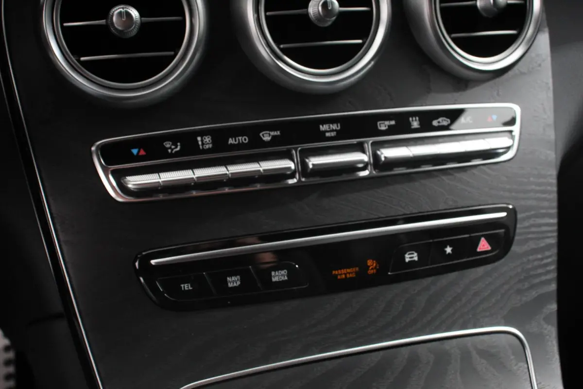 4-MATIC Business AMG Night Pack Full LED Trekhaak Navigatie Parkeersensoren Camera MBUX Cruise control Climate control