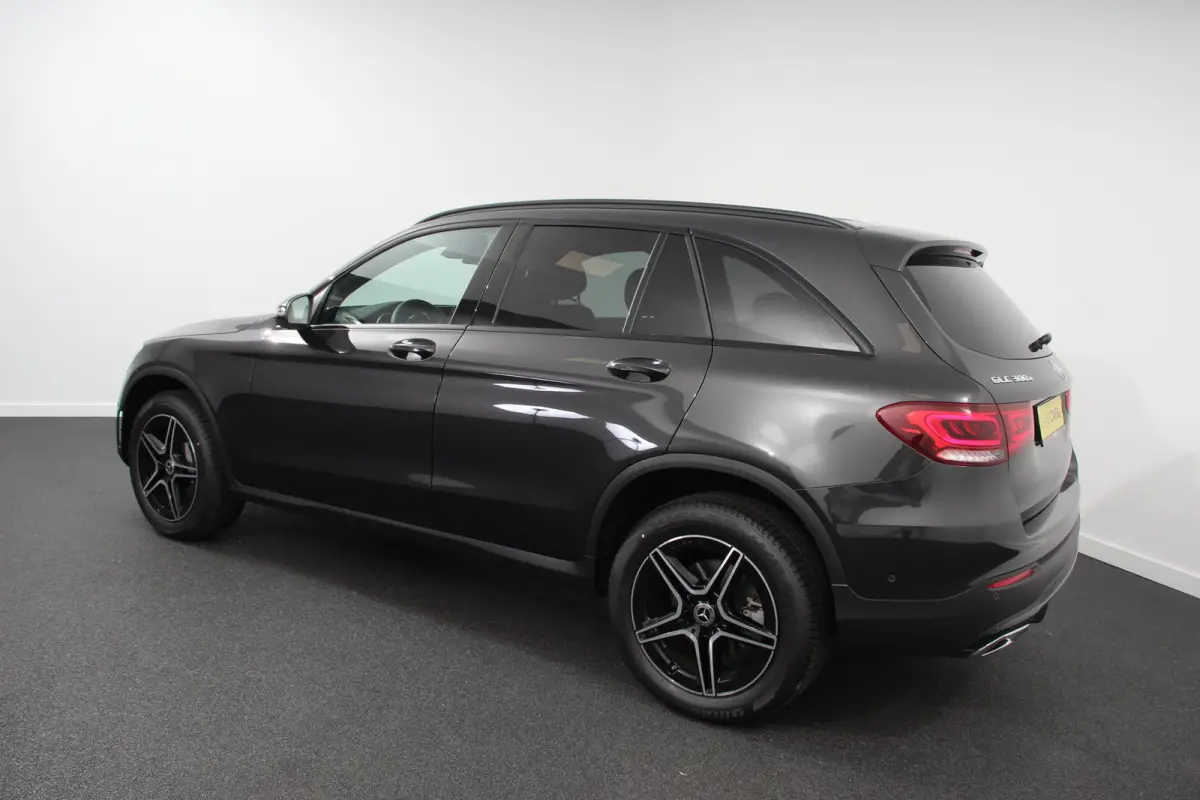 4-MATIC Business AMG Night Pack Full LED Trekhaak Navigatie Parkeersensoren Camera MBUX Cruise control Climate control