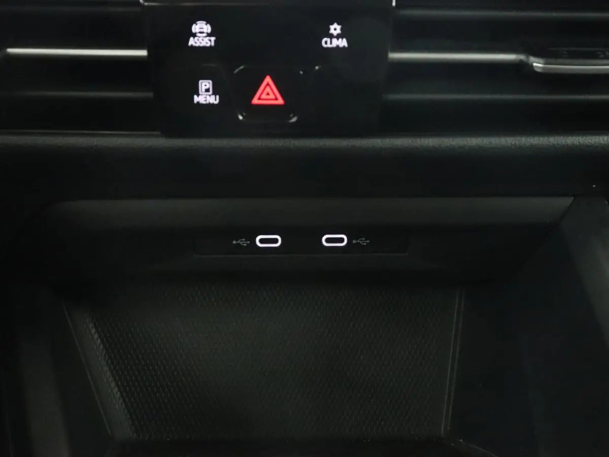 1.0 eTSI Life Business | Stoelverwarming | Massage | Carplay | Adaptive cruise | Sfeerverlichting | Navigatie | Park Assist | Getint glas | Full LED