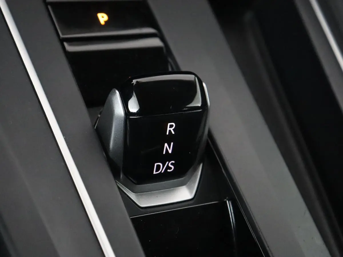 1.0 eTSI Life Business | Stoelverwarming | Massage | Carplay | Adaptive cruise | Sfeerverlichting | Navigatie | Park Assist | Getint glas | Full LED