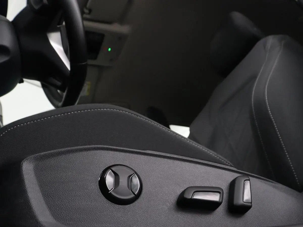 1.0 eTSI Life Business | Stoelverwarming | Massage | Carplay | Adaptive cruise | Sfeerverlichting | Navigatie | Park Assist | Getint glas | Full LED