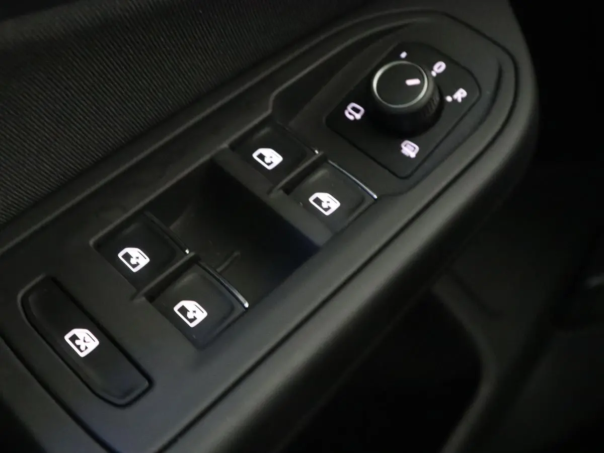 1.0 eTSI Life Business | Stoelverwarming | Massage | Carplay | Adaptive cruise | Sfeerverlichting | Navigatie | Park Assist | Getint glas | Full LED