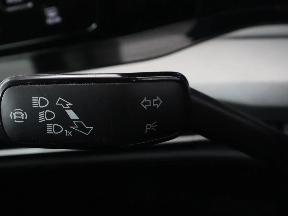 1.0 eTSI Life Business | Stoelverwarming | Massage | Carplay | Adaptive cruise | Sfeerverlichting | Navigatie | Park Assist | Getint glas | Full LED