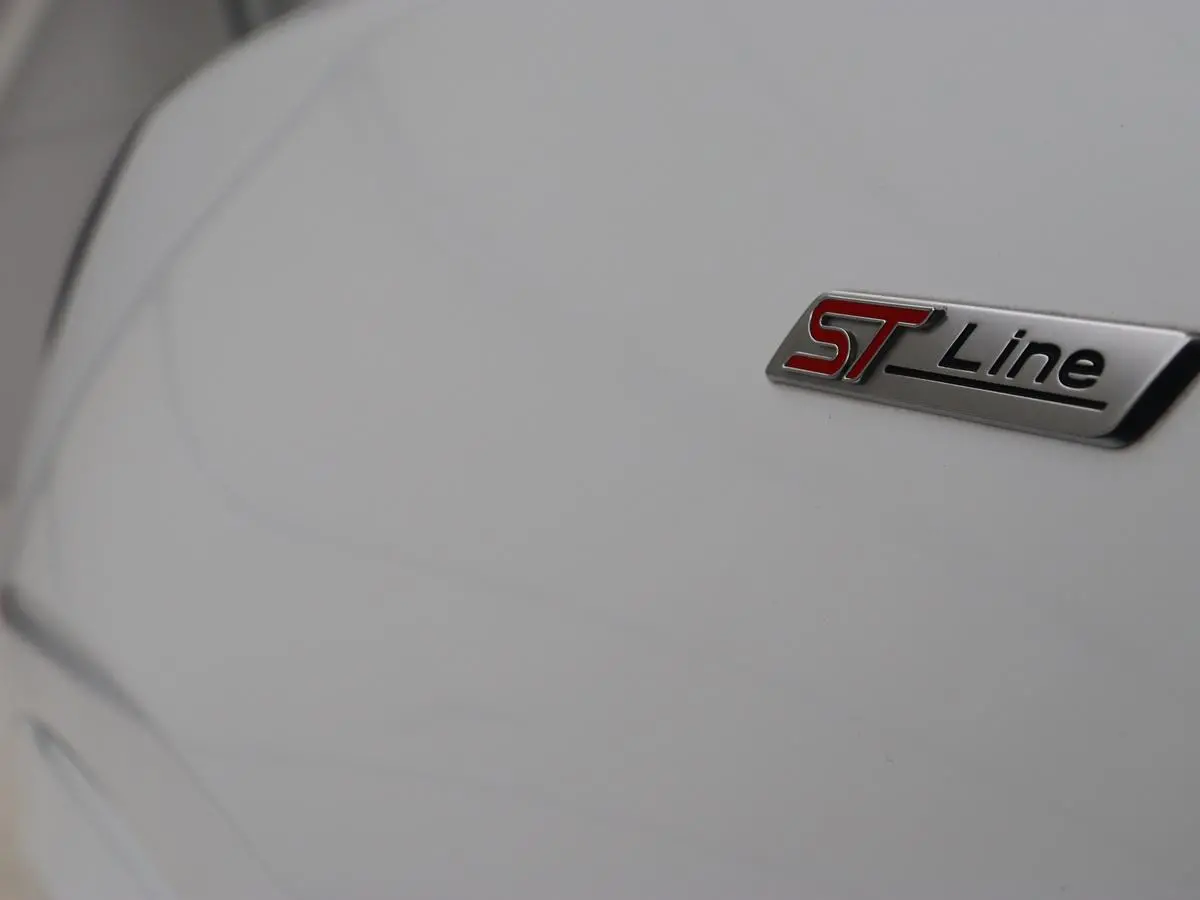 1.0 EcoBoost Hybrid ST-Line X | Adaptive cruise | Camera | Half leder | B&O Sound | Carplay | Navigatie | Digital Cockpit | Full LED | Dodehoek detectie | Climate control | Bluetooth