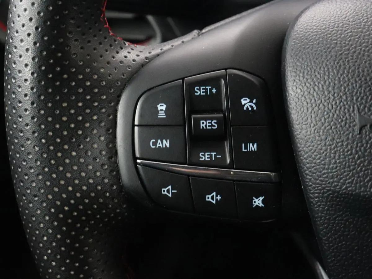 1.0 EcoBoost Hybrid ST-Line X | Adaptive cruise | Camera | Half leder | B&O Sound | Carplay | Navigatie | Digital Cockpit | Full LED | Dodehoek detectie | Climate control | Bluetooth