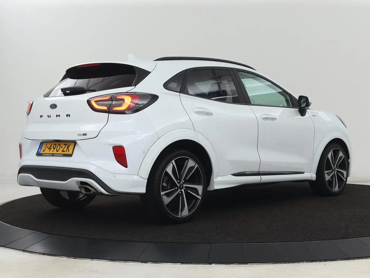 1.0 EcoBoost Hybrid ST-Line X | Adaptive cruise | Camera | Half leder | B&O Sound | Carplay | Navigatie | Digital Cockpit | Full LED | Dodehoek detectie | Climate control | Bluetooth