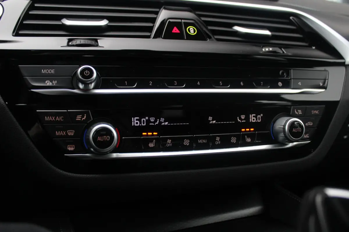 530e M-Sport | Stuur en Stoelverwarming | Sfeerverlichting